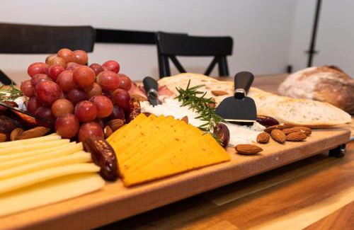 Zamardi Apartment | Family-Friendly Getaway at Kéktetős Vendégház, 8/10 Rated