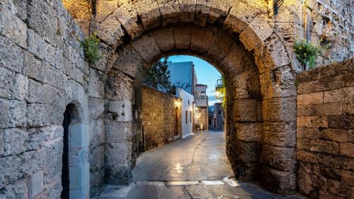Rhodes Old Town Hotel | Unforgettable Stays at Kókkini Porta Rossa - 5 Star Excellence