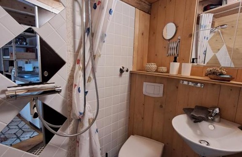 Bornecke Apartment | Pet-Friendly Köbbelshof: Guest Rated 8.5/10 for Families