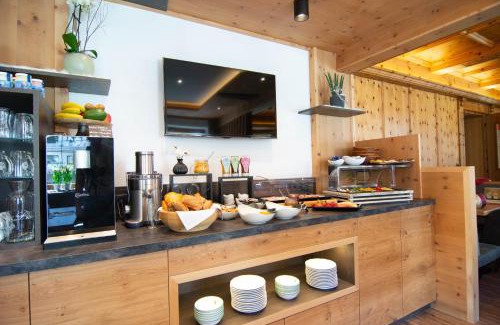 Galtur House | Beautiful Köcks Bed & Breakfast with Oceanfront Views