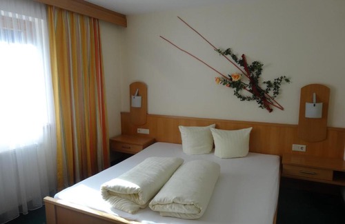 Trenkwald Apartment | Comfortable Köflerhof Appartements with Hot Tub & Breakfast