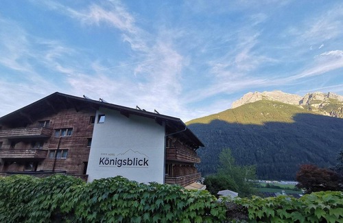Medraz House | Experience Comfort at Königsblick Panorama Superior Hotel