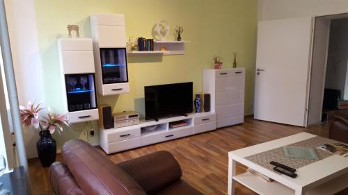 Vorderer Westen Apartment | Top-Rated Königstor: Family-Friendly Getaway Awaits