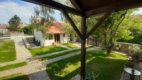 Koveskal House | Pet-Friendly Köveskál Panzió with a 9.5 Guest Rating