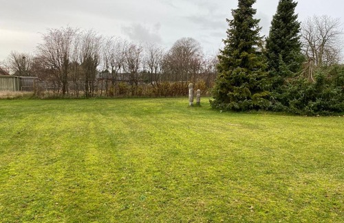 Skiveren Apartment | Pet-Friendly Købmandsgården: Family Comfort Awaits