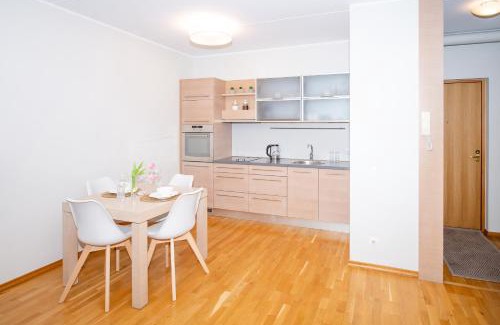 Old Town Apartment | Cozy Küüni 5b Guest Apartment: Pet & Child Friendly Oasis