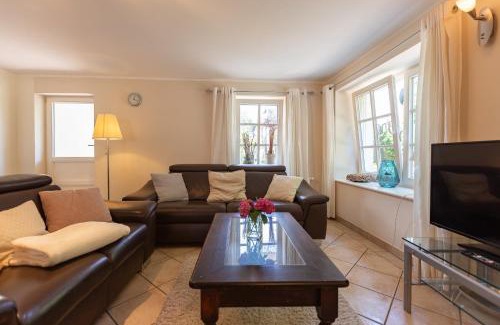 Ostseebad Ahrenshoop House | Relax at Künstlerhaus Rosenthal: Pet & Child Friendly Stay
