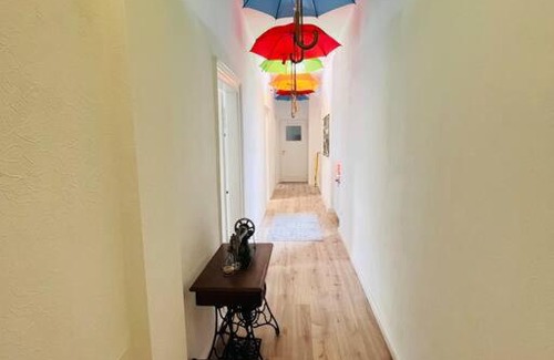 Karlsruhe City Centre Apartment | Artistic Apartment: Family-Friendly Stay with High Ratings