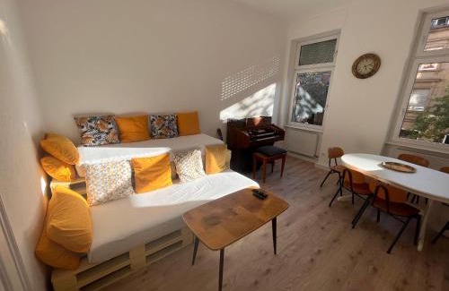 Karlsruhe City Centre Apartment | Artistic Apartment: Family-Friendly Stay with High Ratings