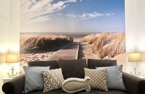 Groemitz Apartment | Oceanfront Küstenliebe Grömitz: Pet-Friendly Getaway