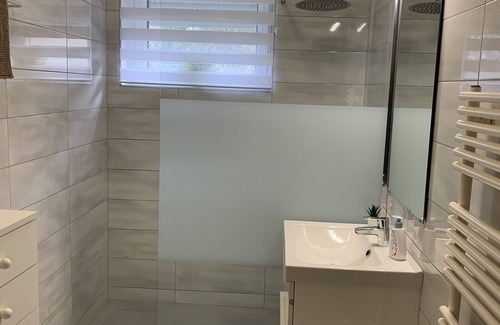 Heviz House | Discover KŐNIG APARTMAN III: Steps from the Thermal Lake!