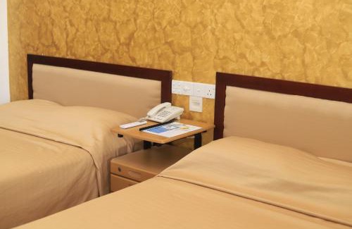 Minuwangoda Hotel | Inviting K And K Country Resort: Pool & Breakfast Await!