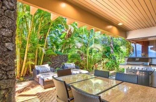 Historic Lahaina Front Street House | Seaside 5BD Estate with Ocean View and Family Amenities