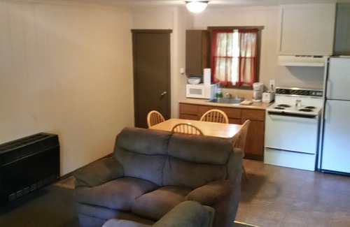 Town of Scriba Cabin | Relax at K&G Resort: Oceanfront Retreat with Pool