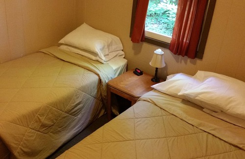 Town of Scriba Cabin | Relax at K&G Resort: Oceanfront Retreat with Pool