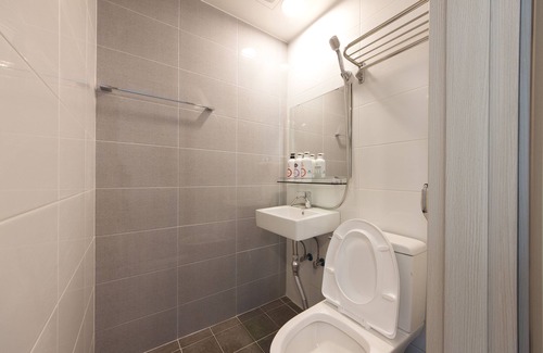 Jangchung-dong House | Budget-Friendly K-Guesthouse Dongdaemun with Breakfast Included