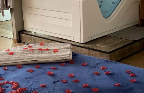 Bray-Dunes Bed & Breakfast | Tranquil Retreat at K’home chez vous with Hot Tub Access