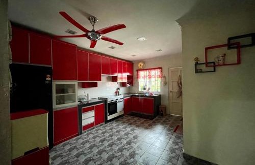 Seremban House | Guest Rated: K & J Homestay - Family-Friendly Retreat