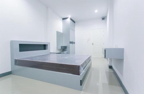 Bang Phli Apartment | Cozy K&K Apartment: Child-Friendly Comfort Awaits You