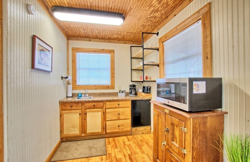 South Toledo Bend Cabin | Pet-Friendly K&M Lake Rentals Cabin #4 with Scenic Views