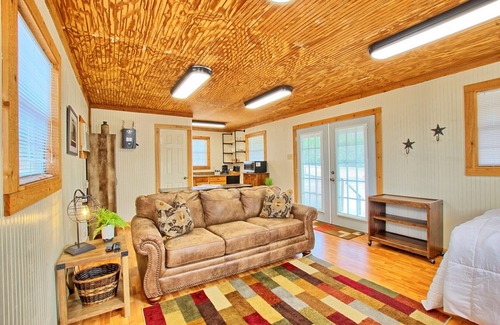 South Toledo Bend Cabin | Pet-Friendly K&M Lake Rentals Cabin #4 with Scenic Views