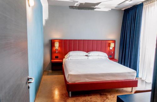 Peschiera del Garda Hotel | Stylish K Modern Hotel: Pet-Friendly & Family Welcoming
