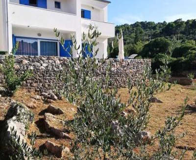 Iz House | Top-Rated K-Rooms: Family-Friendly Getaway Awaits