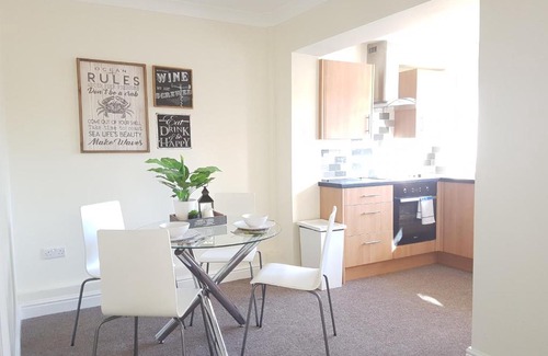 Southampton House | Pet-Friendly K Suites on Alder Road with Free Parking