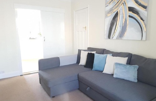 Southampton House | Pet-Friendly K Suites on Alder Road with Free Parking