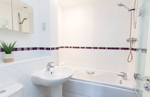 Birmingham House | K Suites - Modern 3 Bedroom House w/ free Wi-Fi