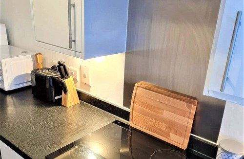Hinckley Apartment | K Suites - 2 Bed Apartment with Free Wi-Fi & Child Friendly