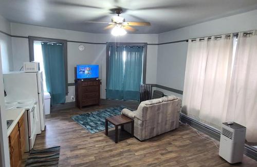 South Range Apartment | K2 Affordable 2nd Floor 1BR Near MTU w Keweenaw Fun