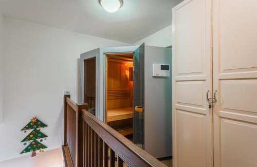 Loucna Pod Klinovcem Apartment | Pet-Friendly K2 Aparthotel Klínovec Views - Mezonet Apt
