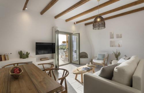 Antiparos Villa | Elegant K3 - Villa Almyra: Family-Friendly with Pool Access