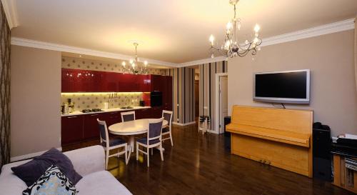 Maskavas Forstate Apartment | Stylish K777 2 Bedroom Suite - Family-Friendly Retreat
