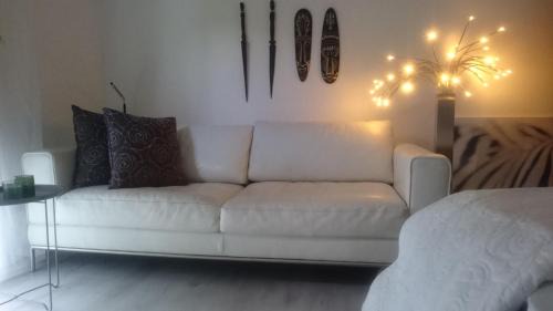 Kirchentellinsfurt Bed & Breakfast | Discover K82 BNB & Hotel with Oceanfront Views