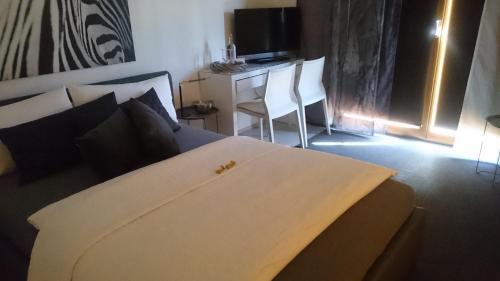 Kirchentellinsfurt Bed & Breakfast | Discover K82 BNB & Hotel with Oceanfront Views