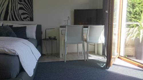 Kirchentellinsfurt Bed & Breakfast | Discover K82 BNB & Hotel with Oceanfront Views