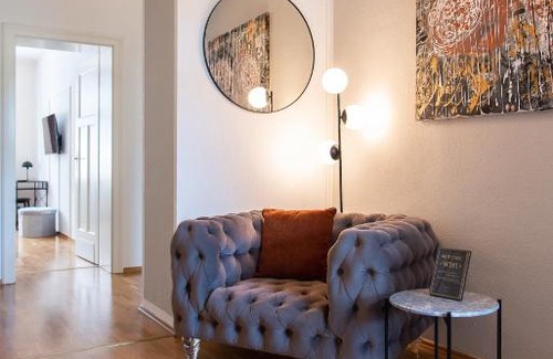 Kaßberg Apartment | Kaßberg Studio with Balcony: Family Friendly & Netflix Ready