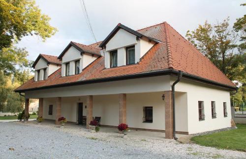Fricovce Hotel | Pet-Friendly Retreat at Kaštieľ Fričovce - Rated 8/10