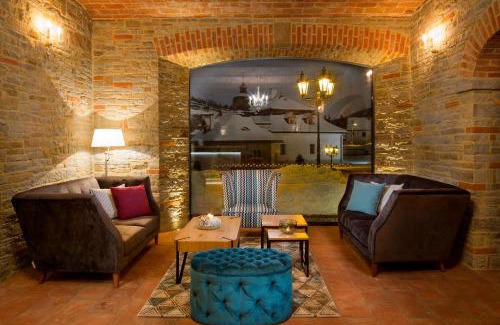 Vysny Kubin Hotel | Discover Kaštieľ Kubínyi: 4-Star Bliss with Oceanfront Spa