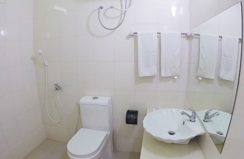 Guraidhoo House | Discover Kaafu Inn Guraidhoo: Family-Friendly Getaway