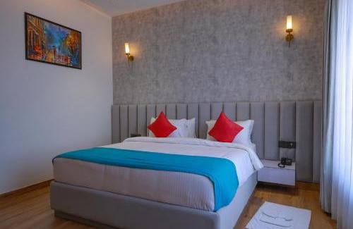 Gurugram Hotel | Relaxing Stay at Kaara Gurgaon with Pool & Family Amenities