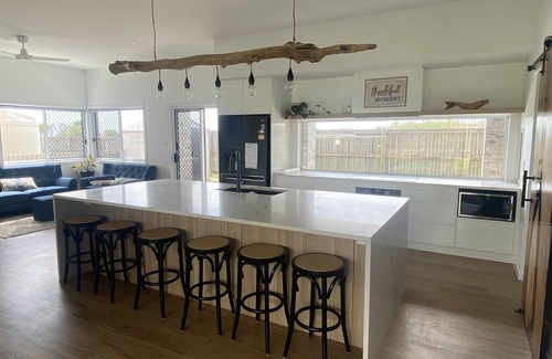 Rules Beach House | Relaxing Kaarakin Beach House: Swim, Surf & Enjoy Ocean Views