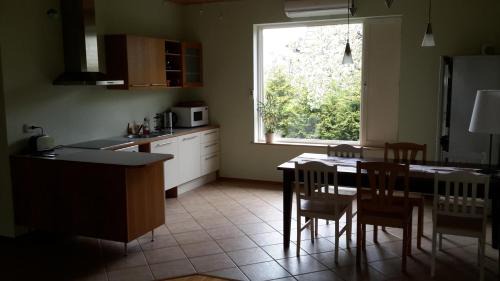 Viljandi House | Cozy Kaare Guesthouse with Ocean View & Hot Tub Amenities