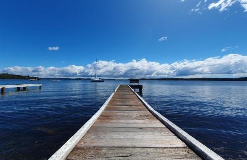Sunshine House | Pet-Friendly Kabine Waterfront Lakehouse in Sunshine