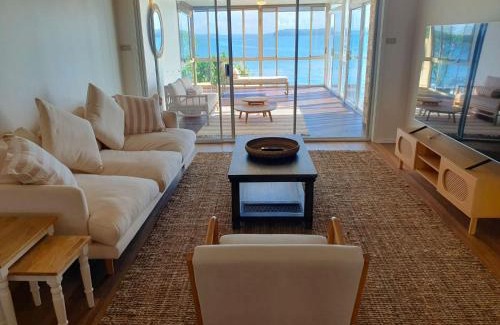 Sunshine House | Pet-Friendly Kabine Waterfront Lakehouse in Sunshine