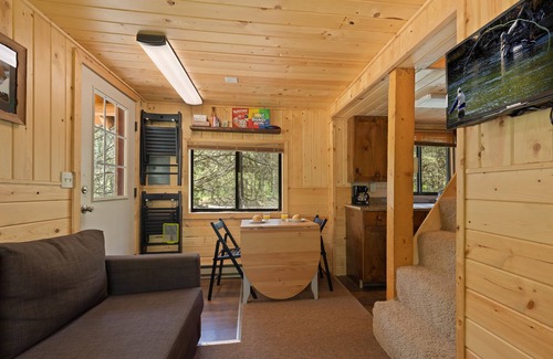 Island Park Cabin | Kid-Friendly KABINO Loft with Fire Pit & Lake Views