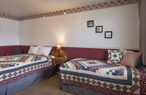 Frontier House | KABINO: Fossil Butte Motel #08 2QueenBeds A/C Mini Fridge Microwave Cable Wifi
