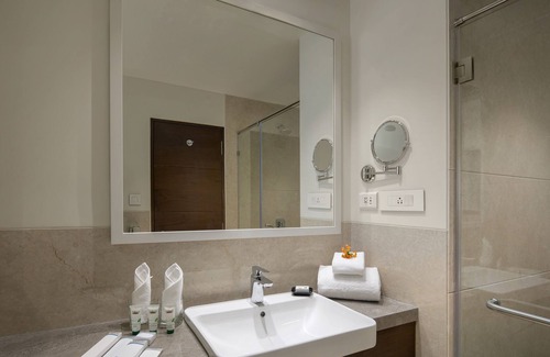 Vadodara Hotel | Discover Kabir Hotel & Spa: Relaxing Pool and Spa Retreat